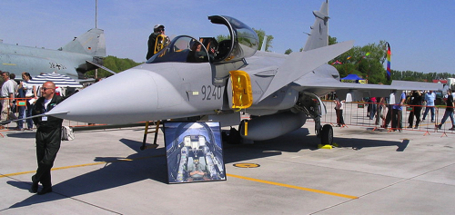 1024px-Saab_JAS-39_Gripen copy.jpg