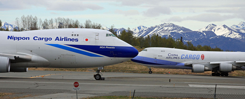 1024px-Two_747s_passing_at_ANC_(6193714721).jpg