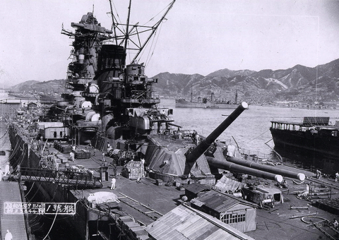 1024px-Yamato_battleship_under_construction-1 copy.jpg