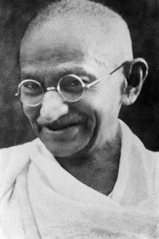 800px-Portrait_Gandhi.jpg