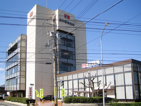 800px-Toyokawa_Shinkin_Bank_(headquarters).jpg