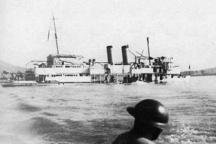 USS_Panay_sinking_after_Japanese_air_attack copy.jpg
