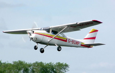 1024px-Cessna.f172g.g-bgmp.arp.jpg