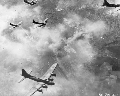752px-B-17F_formation_over_Schweinfurt,_Germany,_August_17,_1943.jpg