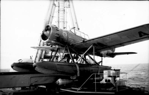 Bundesarchiv_Bild_101II-MW-1949-03,_Kreuzer_-Admiral_Hipper-,_Bordflugzeug copy.jpg